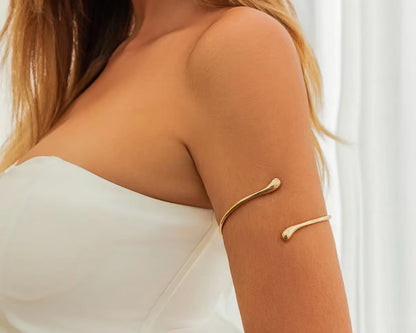 Gold Color Open Upper Arm Bracelet Women'S Jewelry Rectangle Charm Tassel Arm Bangle Party Summer Fashion Accessories New